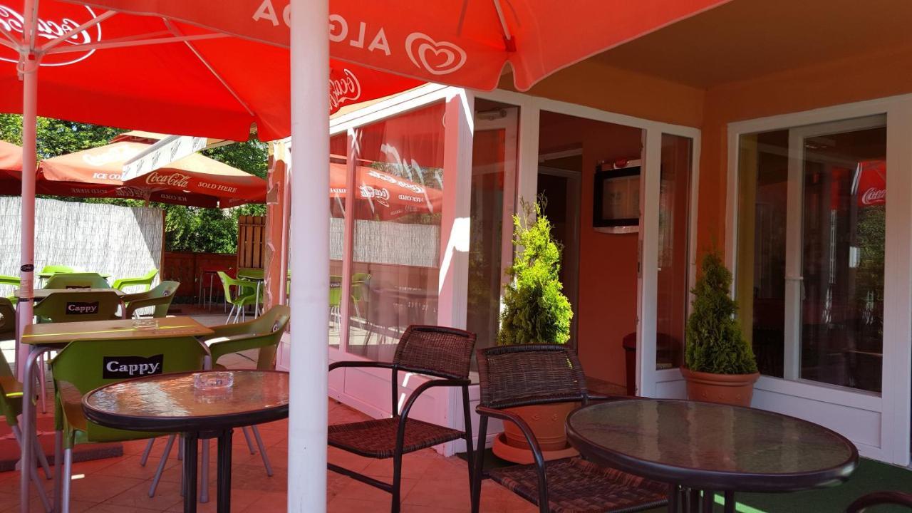 Havanna Etterem Es Vendeghaz Hotel Putnok Exterior photo